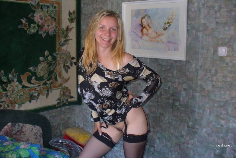 Hot Amateur Girl Forgets Panties - Explicit Photo