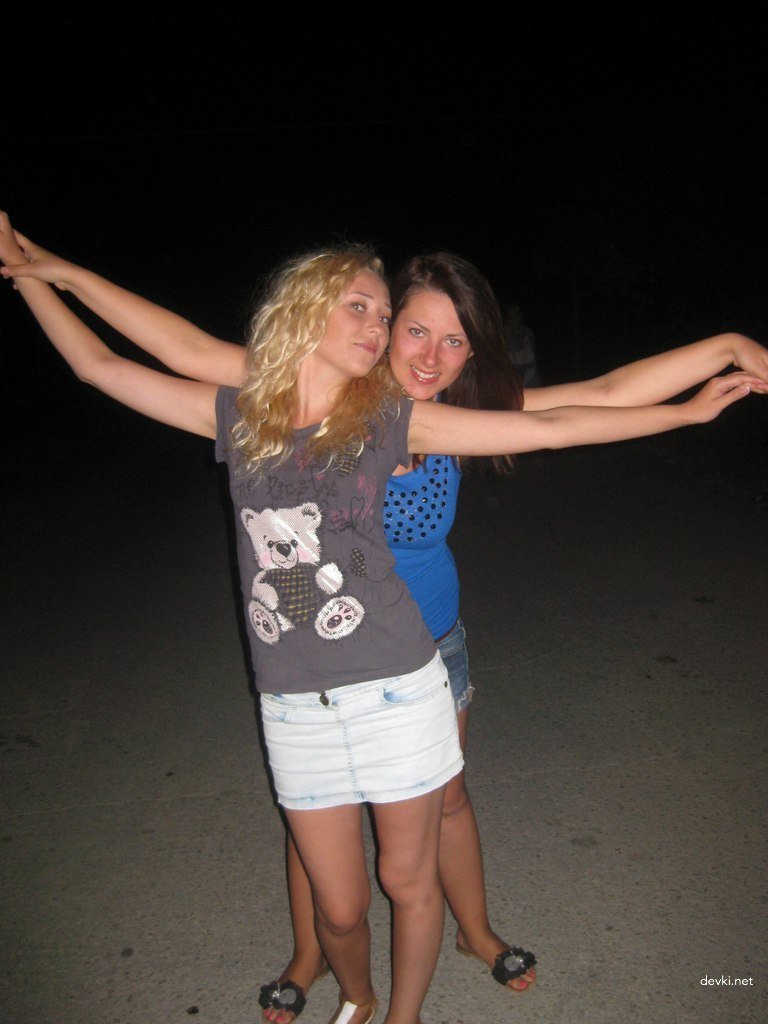 Wild Friends Go Wild on Resort Vacation - Explicit Amateur Porn Photos