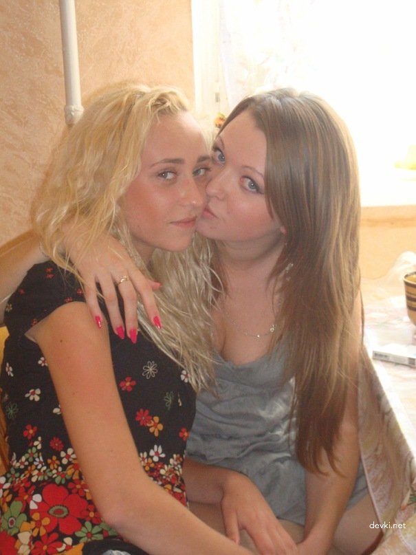 Wild Friends Go Wild on Resort Vacation - Explicit Amateur Porn Photos