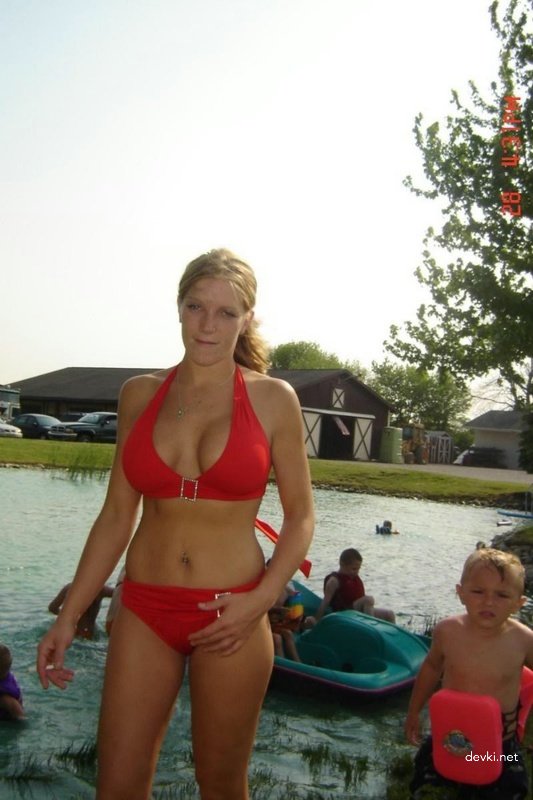 Busty babe gives amazing blowjob in amateur porn pic