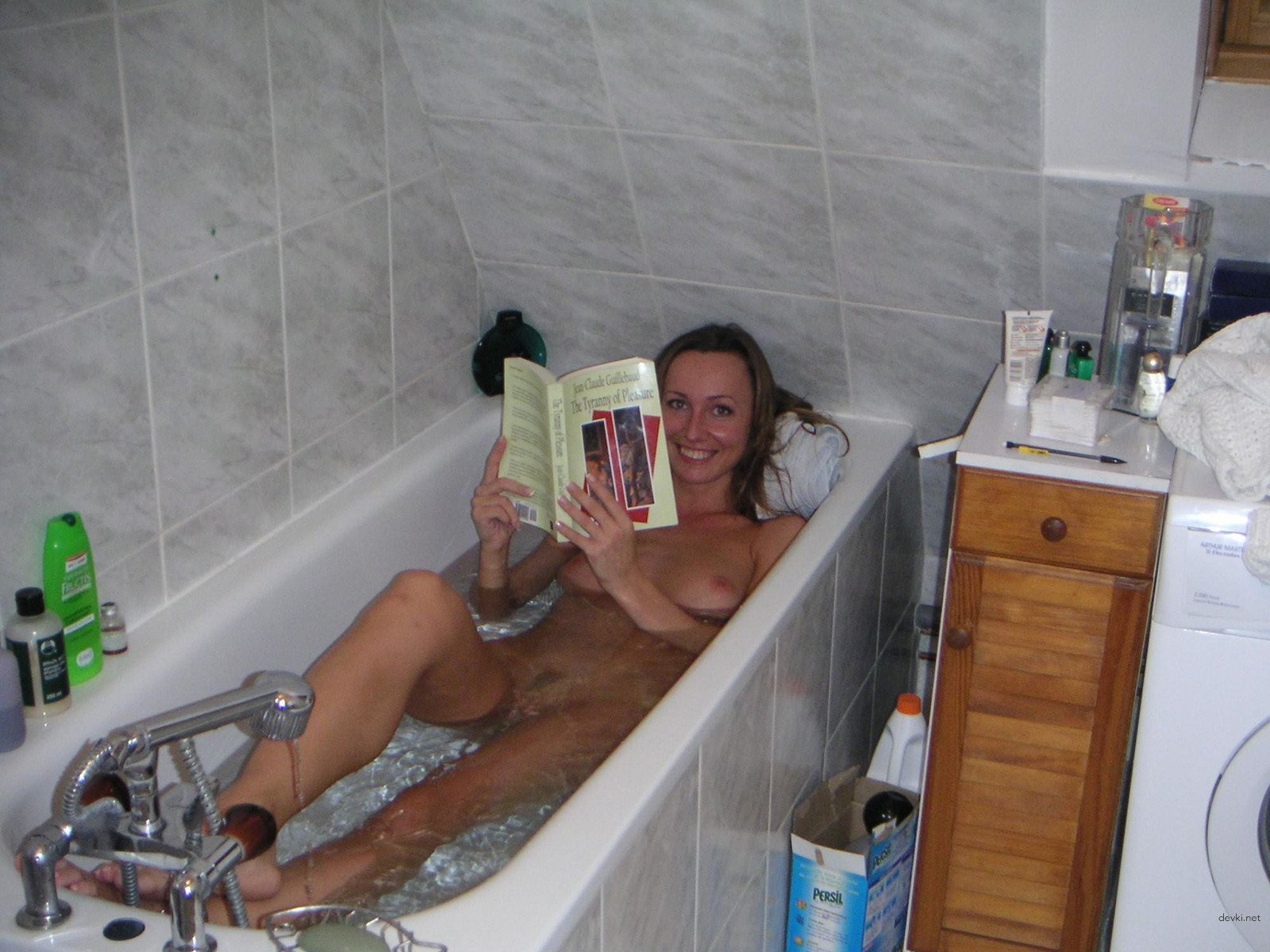 Wild Vacation: Amateur Girl Gets Naughty in Explicit Photos