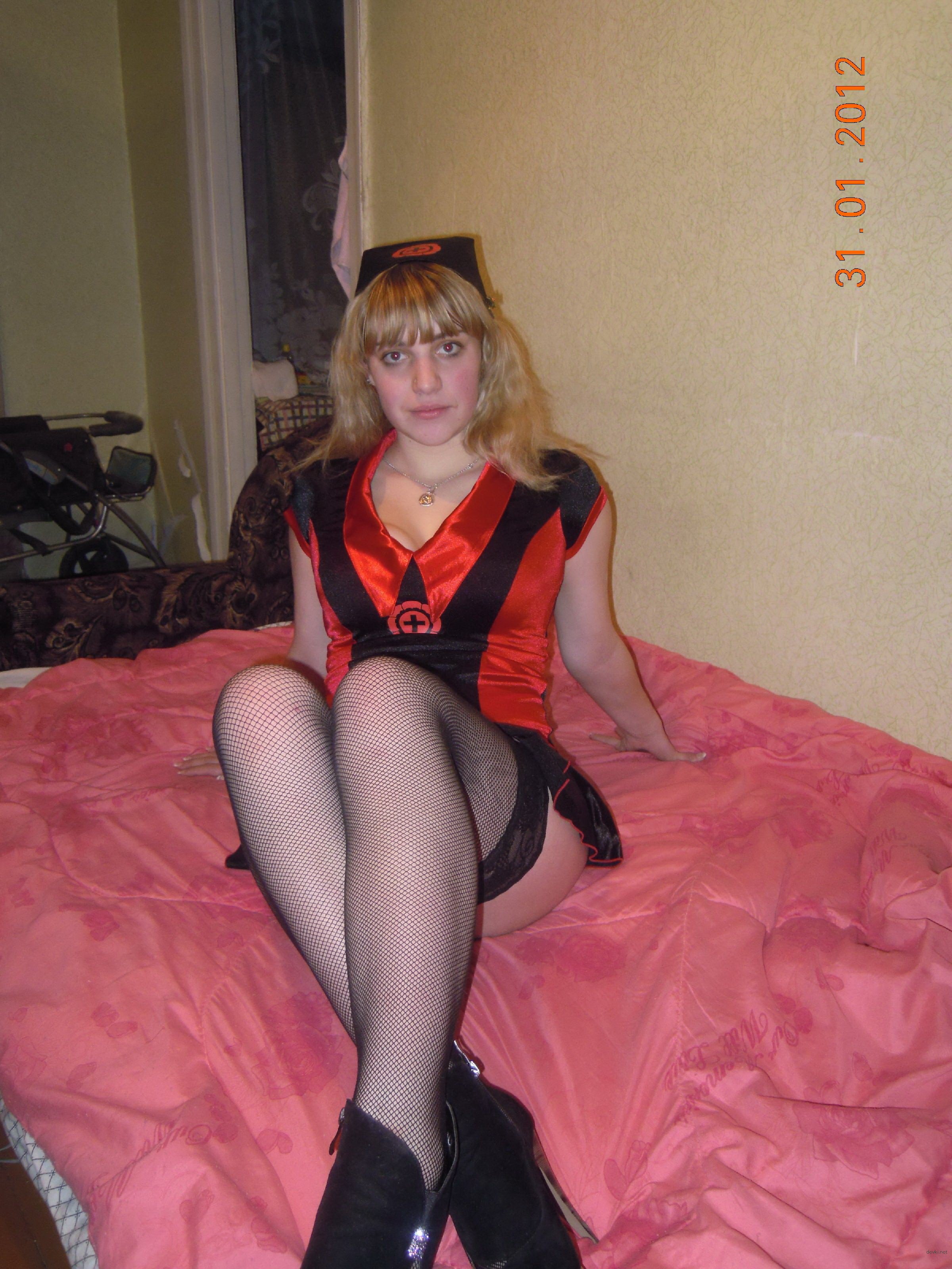 Seductive Woman Exposing Herself - Part 2: Amateur Photo Collection