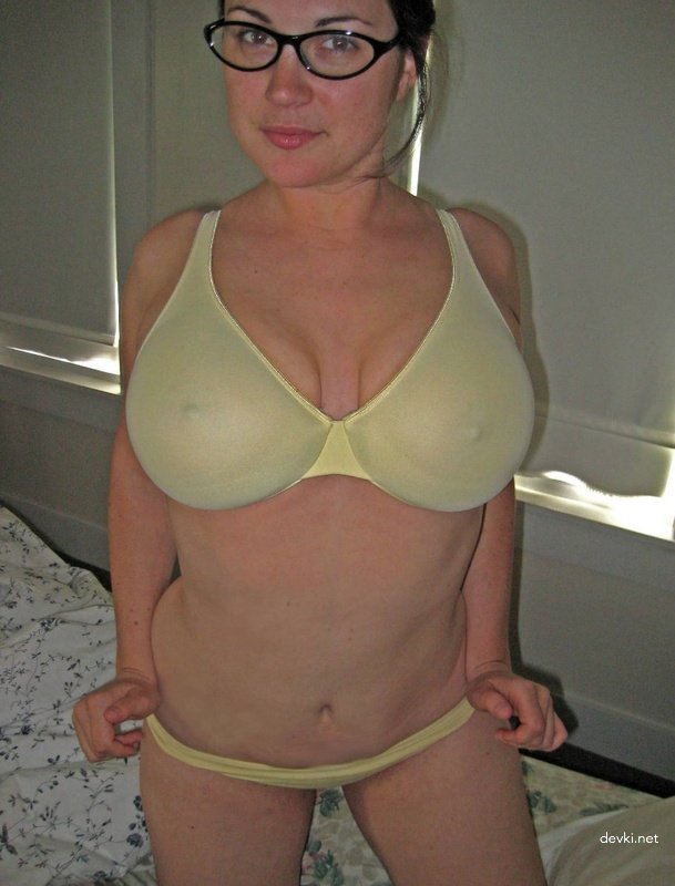 Curvy Wife Playing with Her Pussy - Amateur Porn Photo