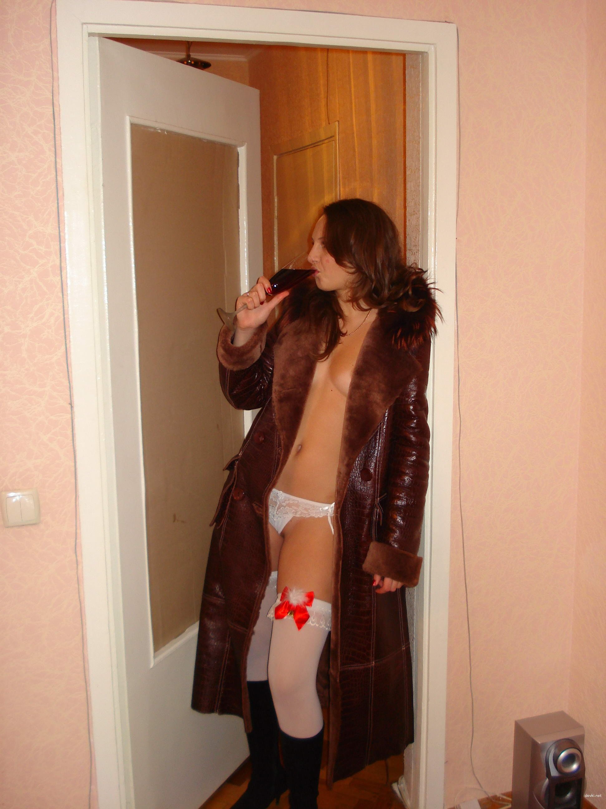 Girl Strips Outdoors and at Home - Part 5: Explicit Amateur Photos