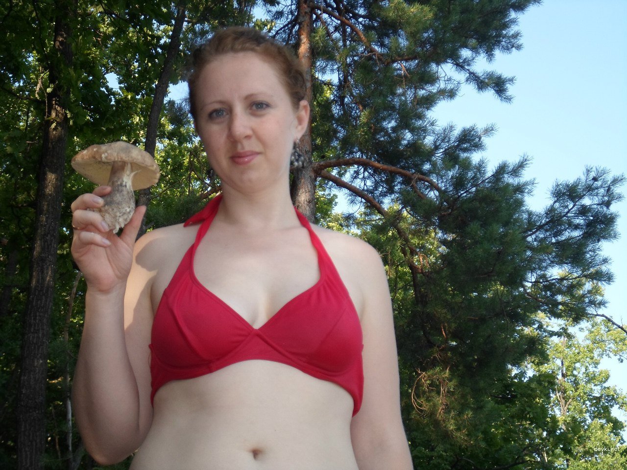 Hot Amateur Babe Yulechka Shows Off Sexy Pics - Explicit Photoshoot