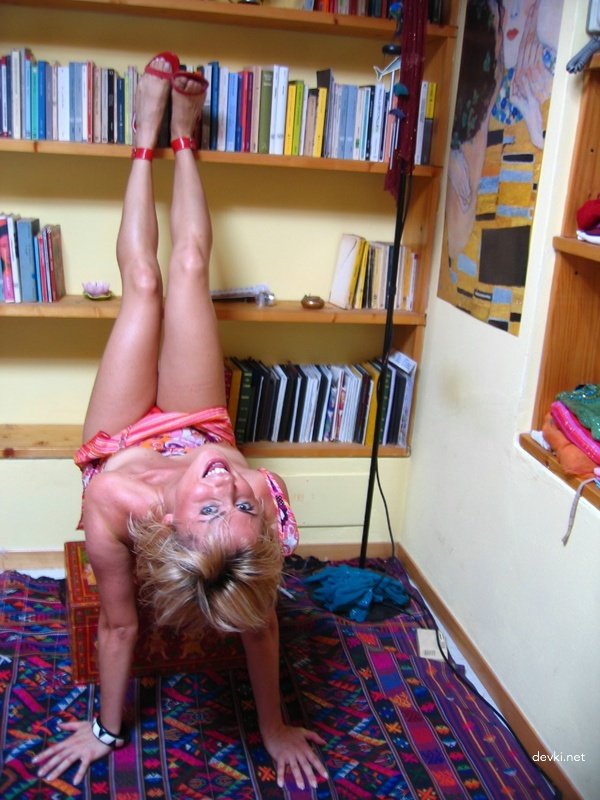 Evening hairy pussy photoshoot: Explicit amateur porn pics