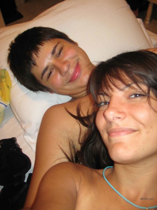 Bare Pussy Babe Fucks Guy - Explicit Amateur Porn Photo