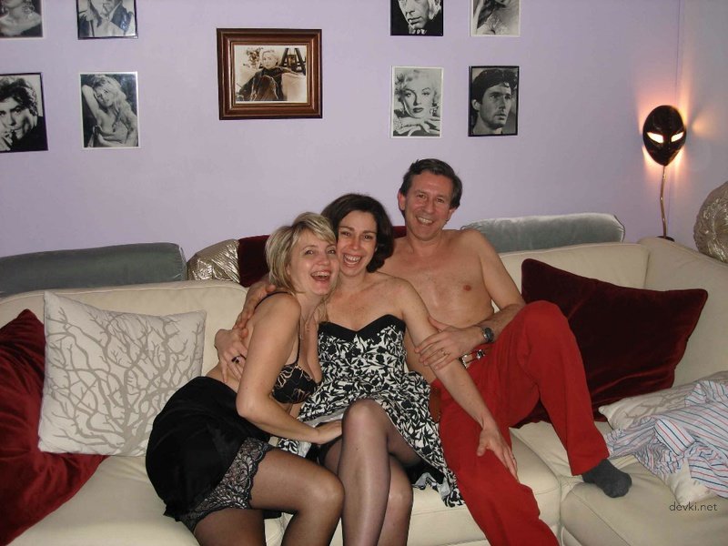 Explicit Amateur Young Couple's Pleasure Photos