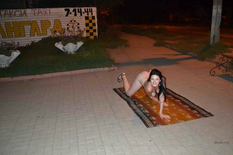 Brunette Strips Naked on Beach: Amateur Explicit Photo
