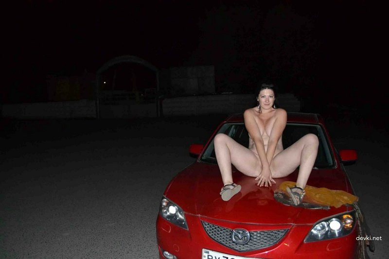 Brunette Strips Naked on Beach: Amateur Explicit Photo
