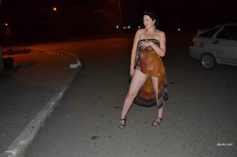 Brunette Strips Naked on Beach: Amateur Explicit Photo