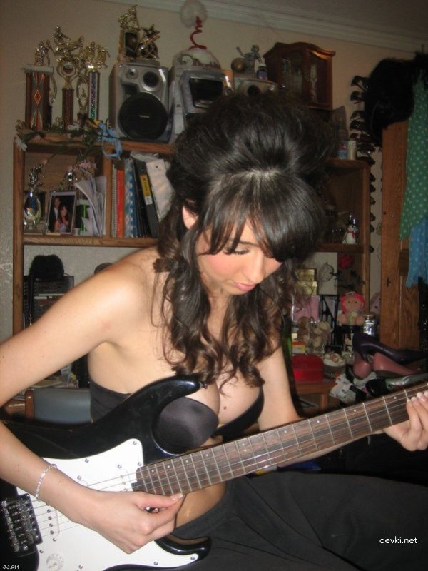 Hot Amateur Babe Gets Fucked at Grandma's House - Explicit Porn Photo