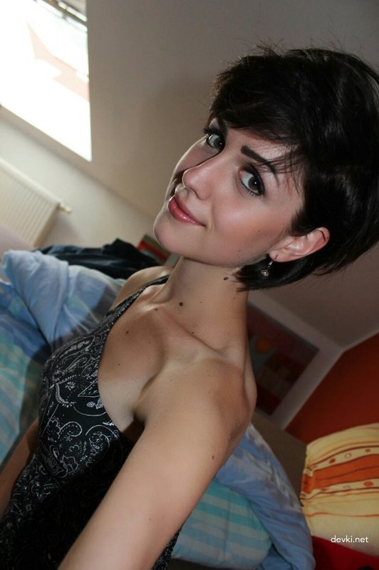 Hot Selfie Girl: Explicit Amateur Photo Shoot