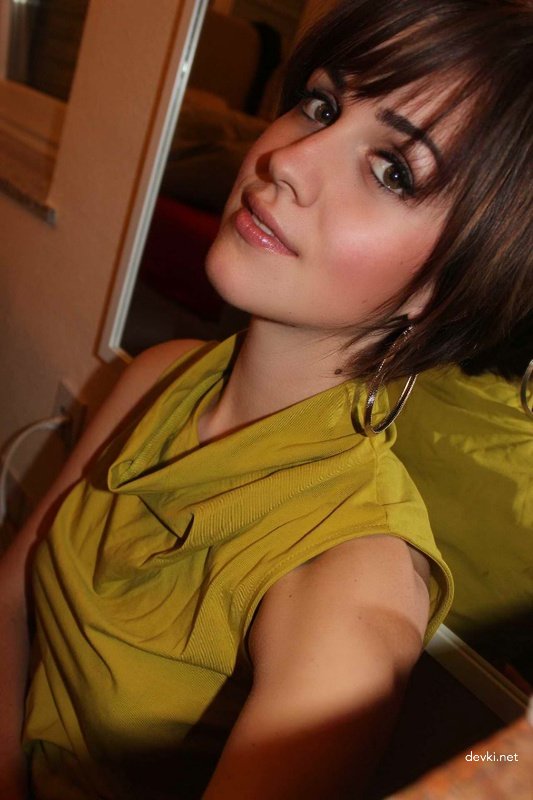 Hot Selfie Girl: Explicit Amateur Photo Shoot