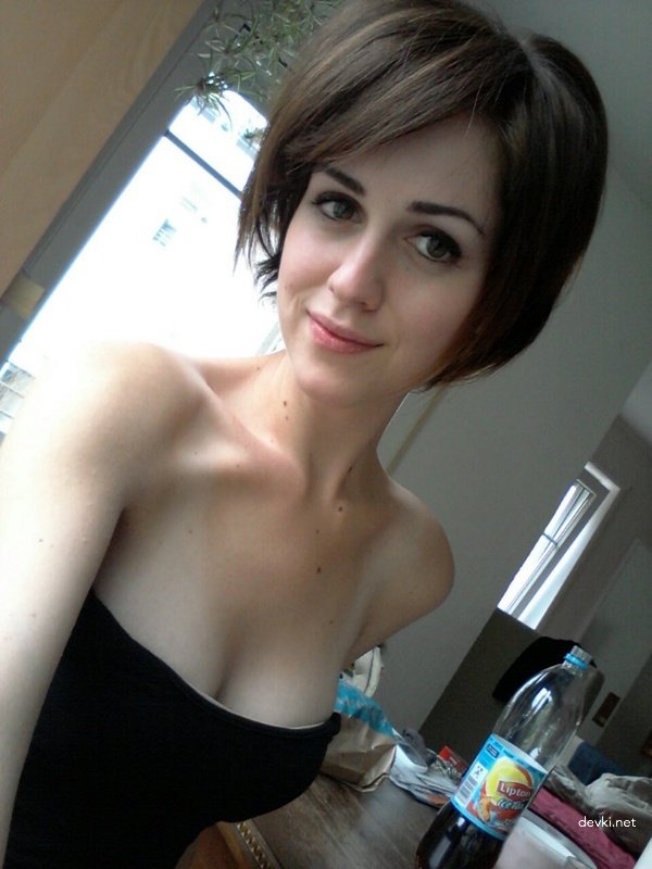 Hot Selfie Girl: Explicit Amateur Photo Shoot