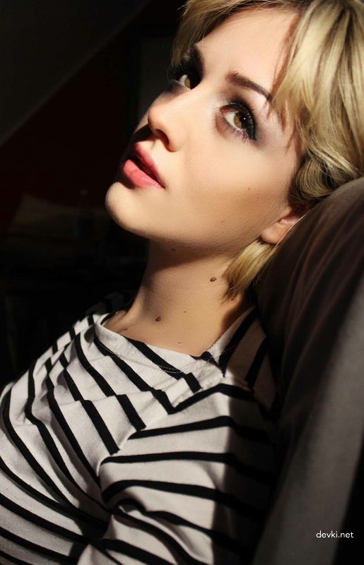 Hot Selfie Girl: Explicit Amateur Photo Shoot