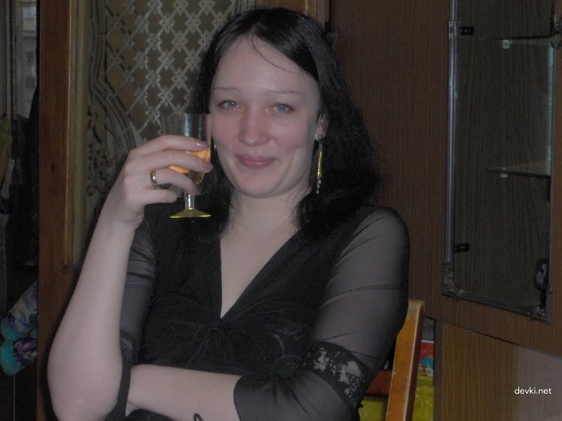 Mature babe gives blowjob to husband on beach - Amateur porn photo