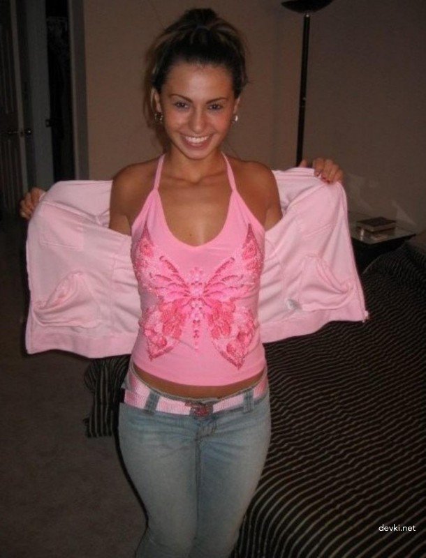 Hot Amateur Babe Deepthroats Cock in Explicit Blowjob Scene