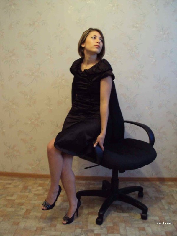 Explicit Amateur Porn: Young Couple's Lustful Photoshoot