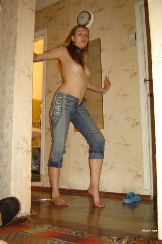 Drunk Girl Poses Nude at Home: Explicit Amateur Photo Shoot