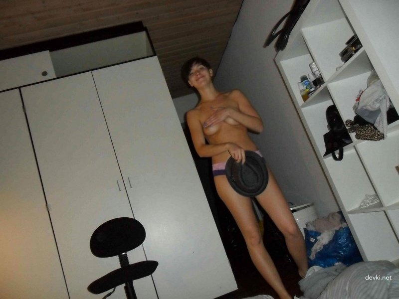 Guy fucks red pussy in amateur porn pic