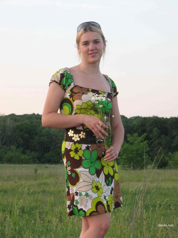 Guy brutally destroys girlfriend's holes in amateur porn photo