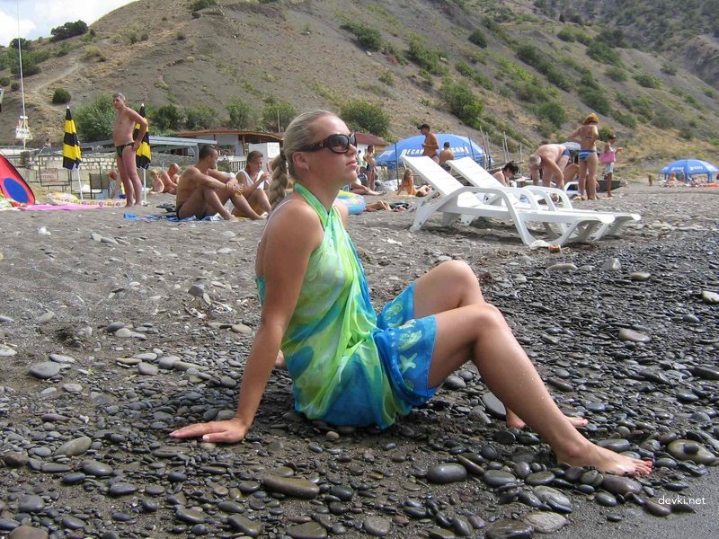 Guy brutally destroys girlfriend's holes in amateur porn photo