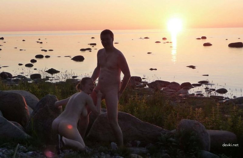 Mature MILF Sucks Cock in Explicit Amateur Porn Photo