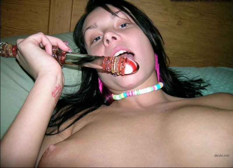 Hot Amateur Babe Masturbating Like a Pro - Explicit Solo Porn Pics