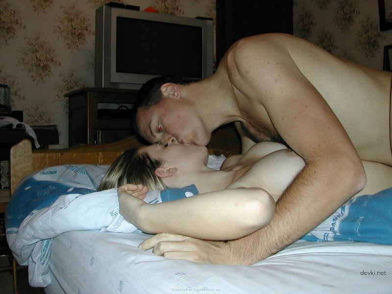 Hardcore Amateur Sex: Fucked Girl and Came on Her - Explicit Cumshot Action