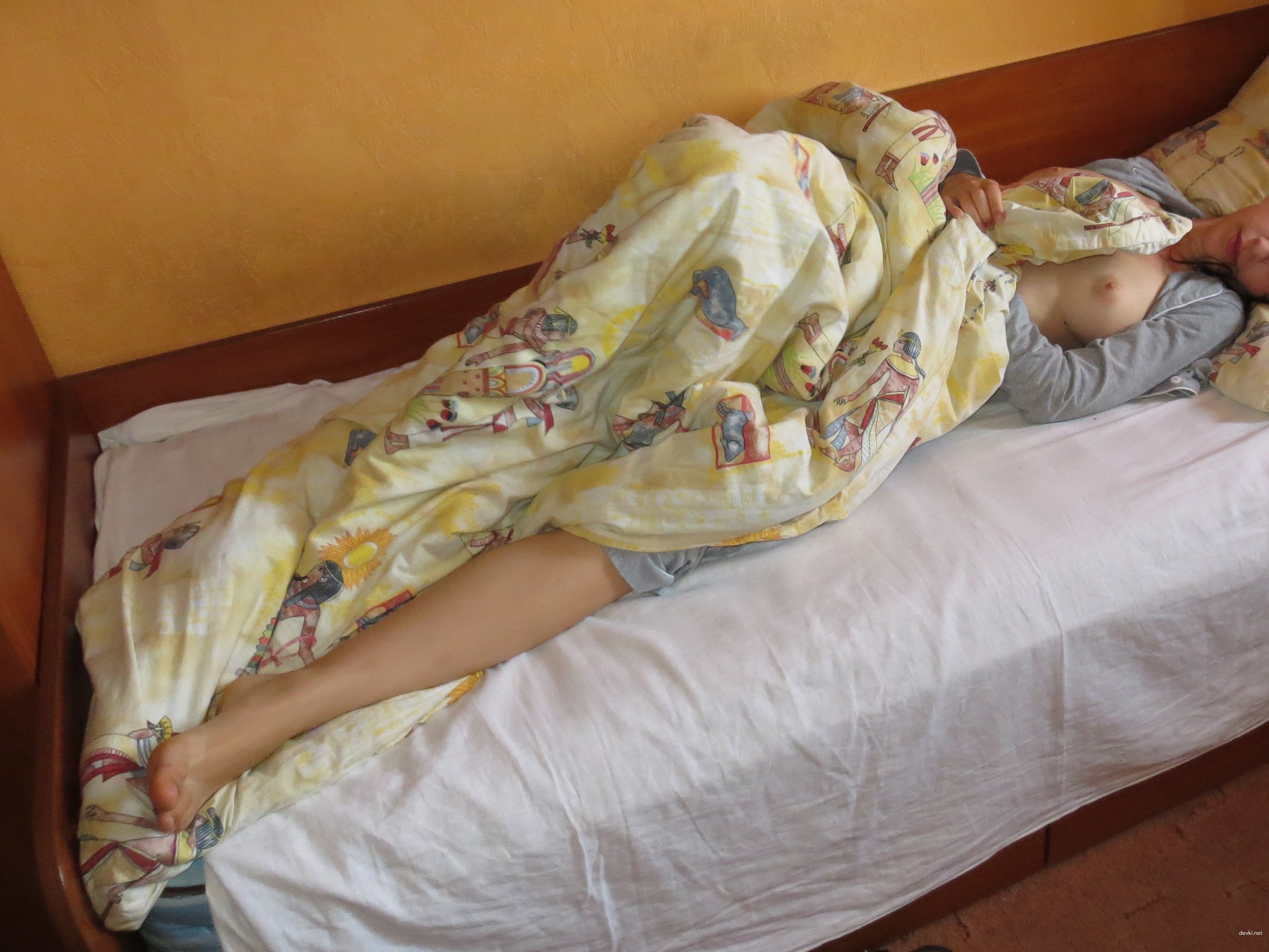 Shy Wife Fears Showing Face in Amateur Porn - Explicit Photo Set