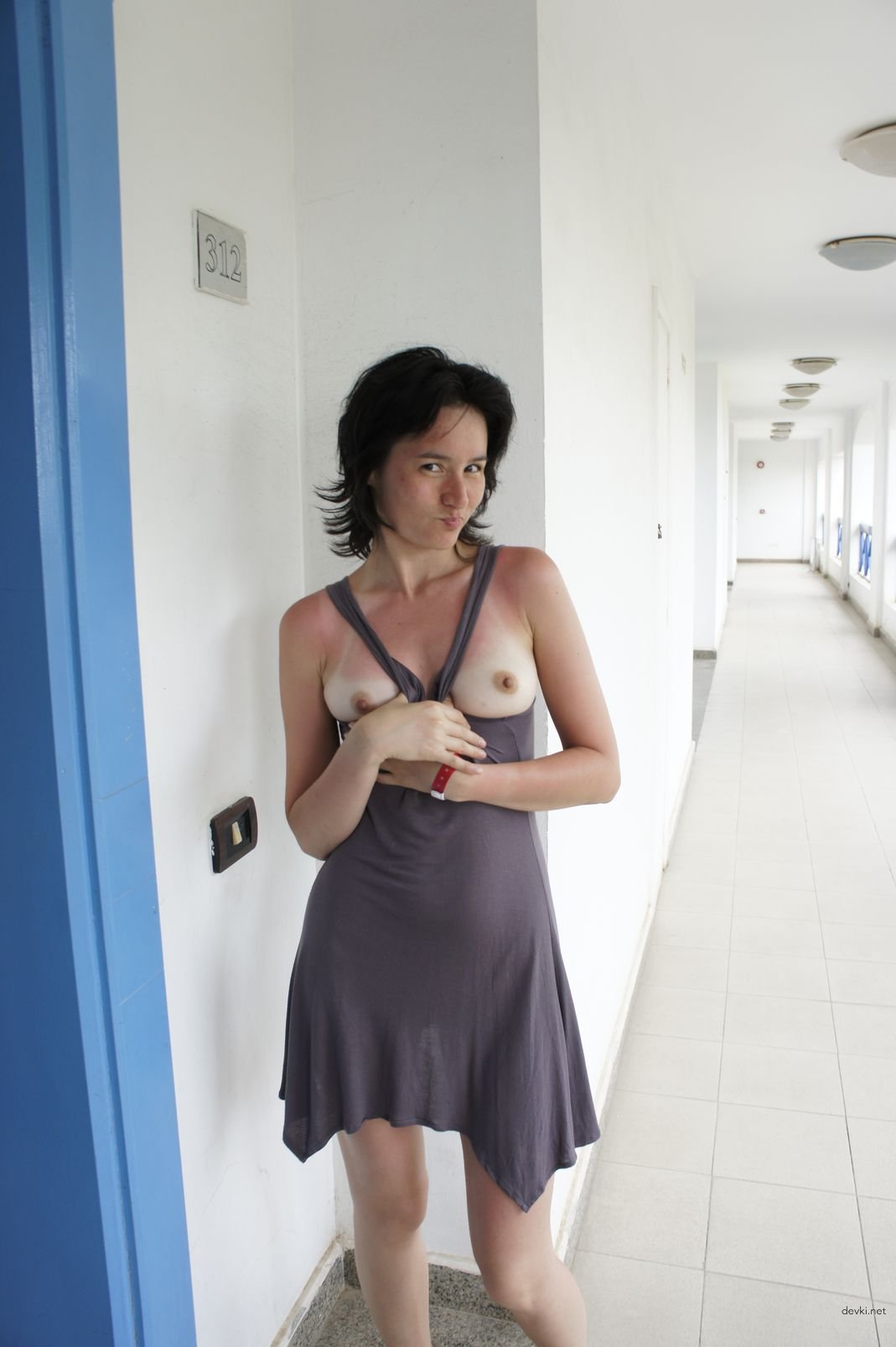 Alfia Nude Walking: Explicit Amateur Photo Shoot with Popular Keywords