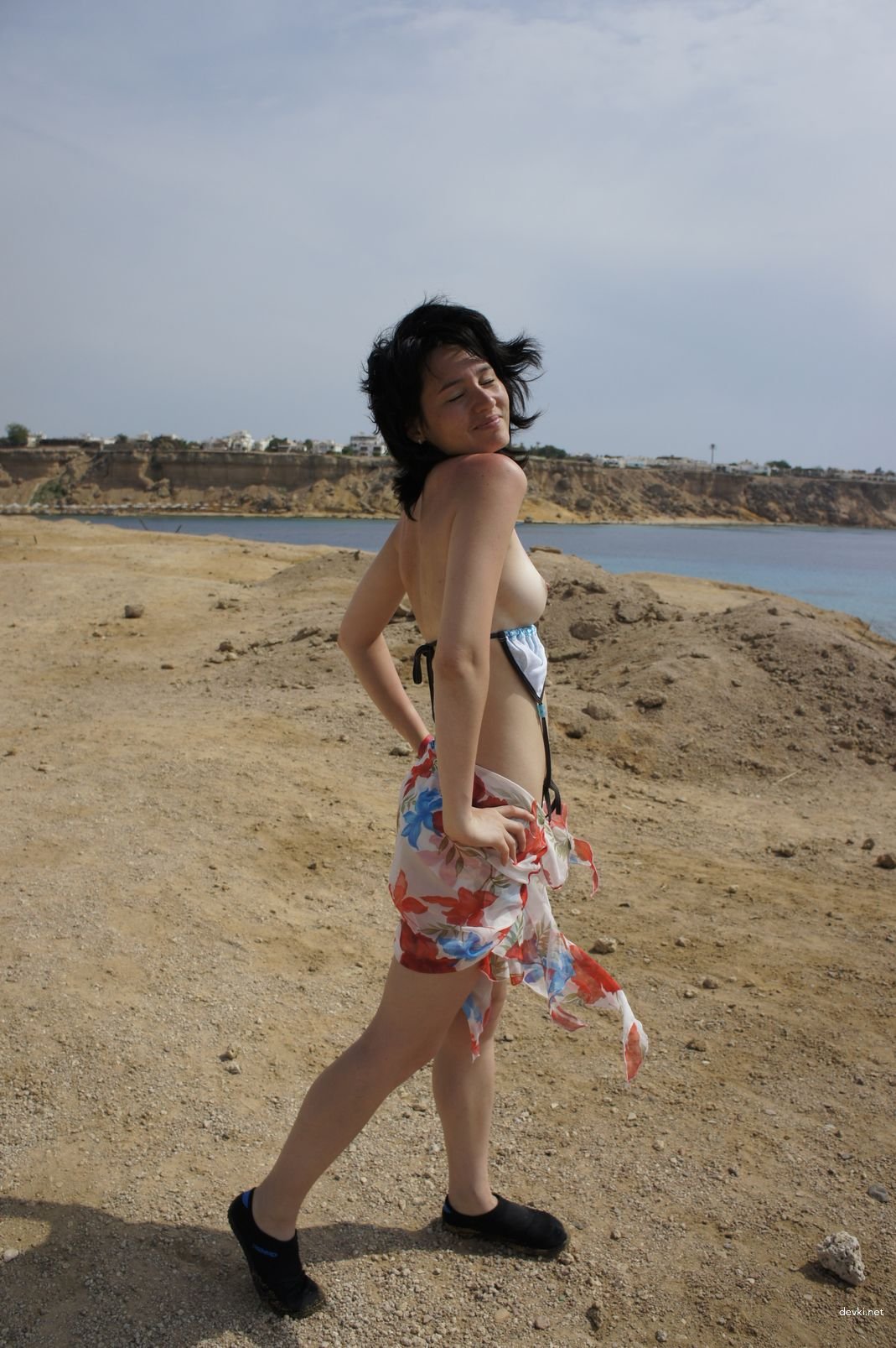 Alfia Nude Walking: Explicit Amateur Photo Shoot with Popular Keywords