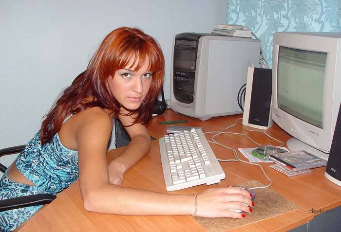 Seductive Redhead Secretary Amateur Photo - Explicit Office Seduction!