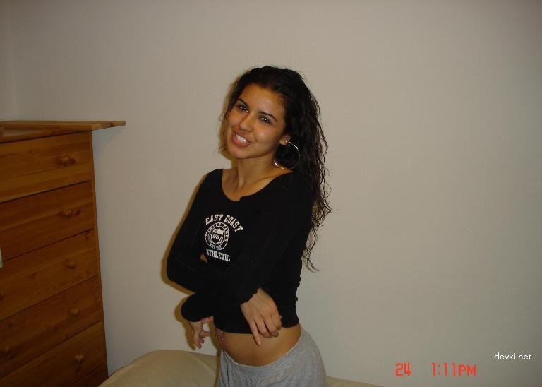 Hot Mulatto Babe Pre-Sex Amateur Photo