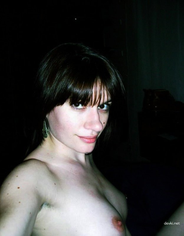 Hot amateur girl fully undresses - Explicit nude photo shoot