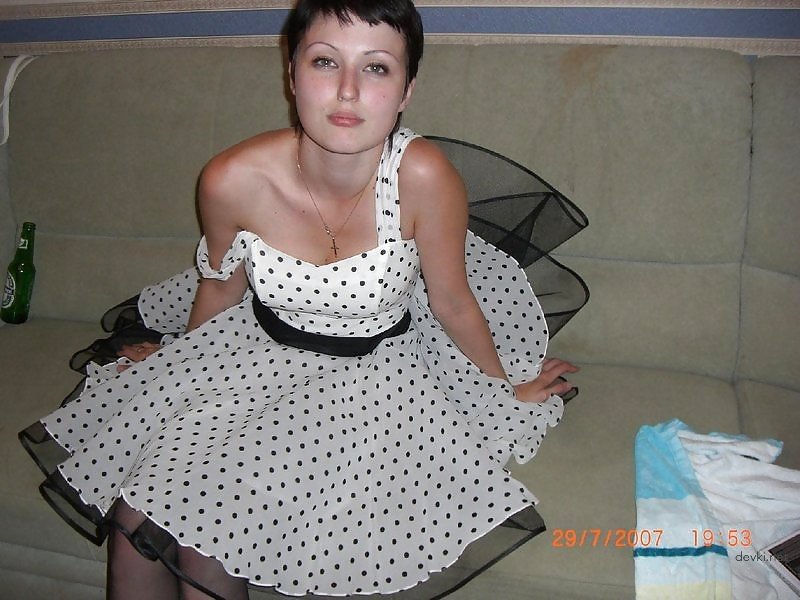 Married Beauty Naked: Amateur Porn Photoshoot