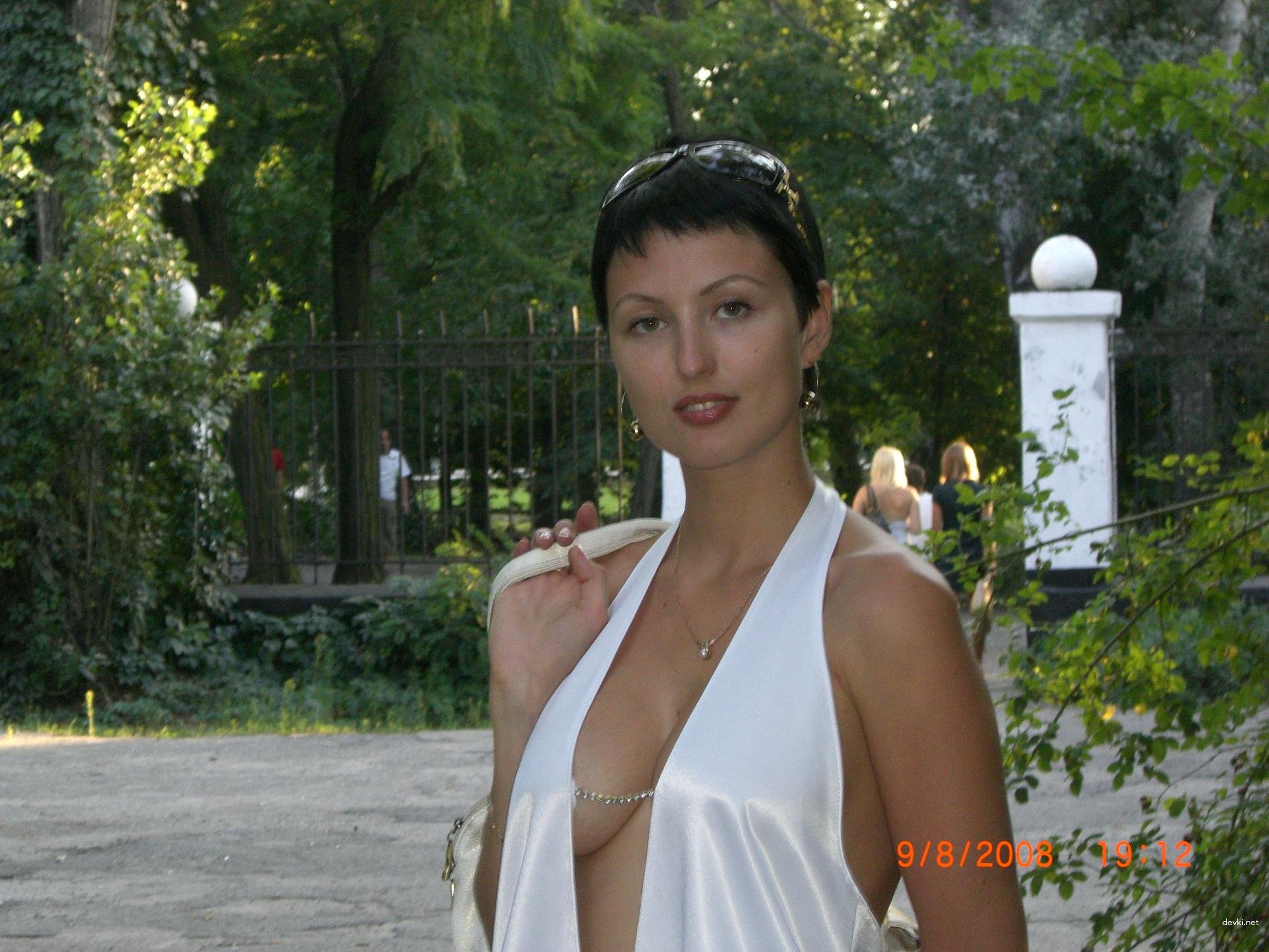 Married Beauty Naked: Amateur Porn Photoshoot