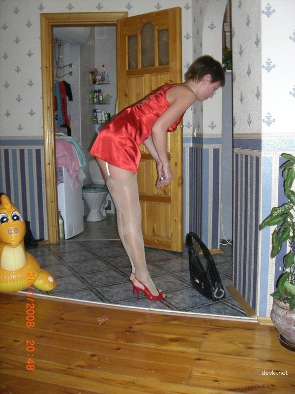 Married Beauty Naked: Amateur Porn Photoshoot