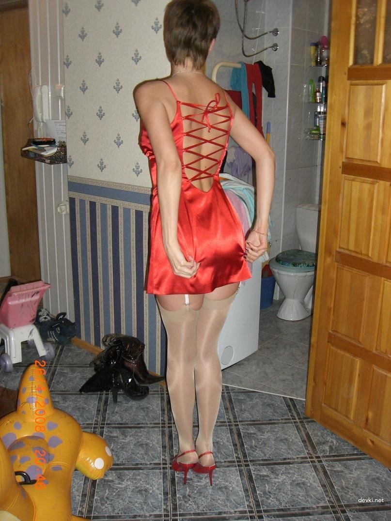 Married Beauty Naked: Amateur Porn Photoshoot