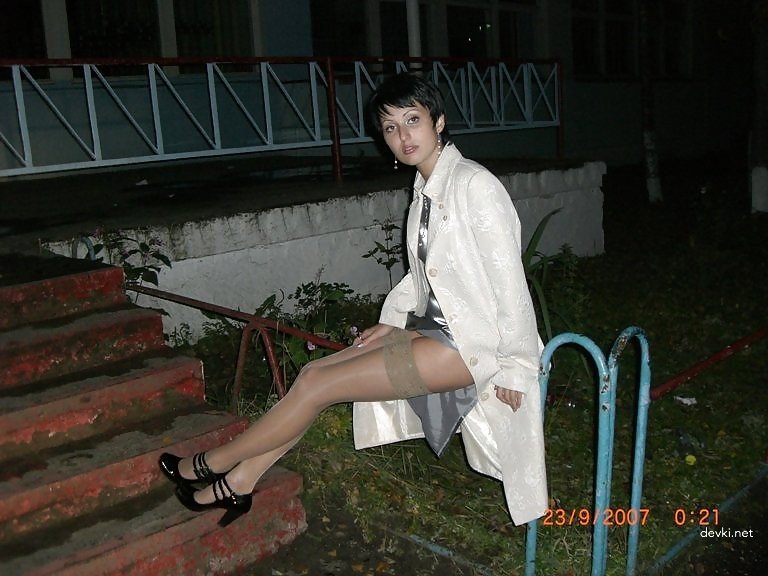 Married Beauty Naked: Amateur Porn Photoshoot