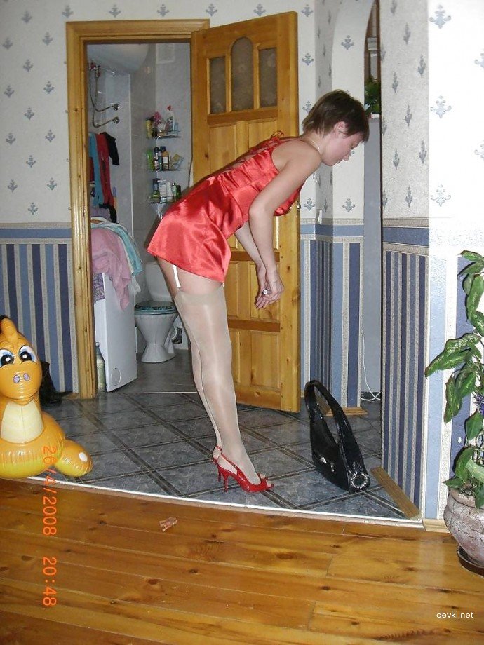 Married Beauty Naked: Amateur Porn Photoshoot