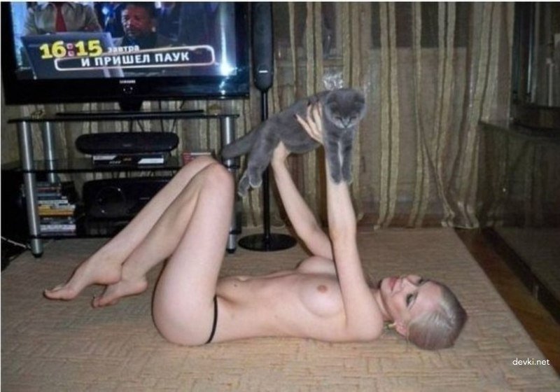 Naked Beautiful Girl Spreads Out on Floor - Explicit Amateur Photo