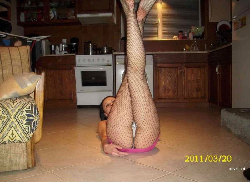 Hot babe gets cum in mouth in amateur porn pic