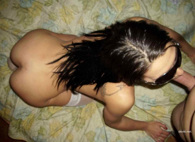 Hot babe gets cum in mouth in amateur porn pic