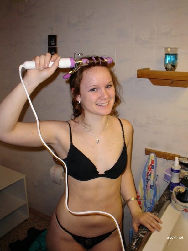 Fiery Redhead Spreads Her Holes Wide Open - Amateur Porn Pic