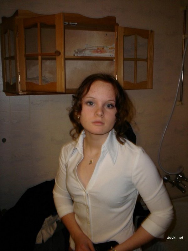 Fiery Redhead Spreads Her Holes Wide Open - Amateur Porn Pic