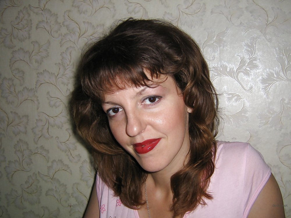 Lustful Amateur Slut Gets Wild in Explicit Porn Photos!