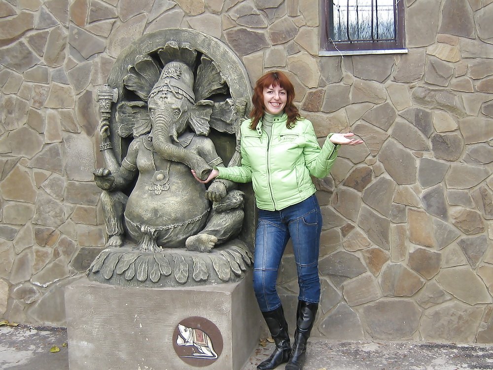 Lustful Amateur Slut Gets Wild in Explicit Porn Photos!