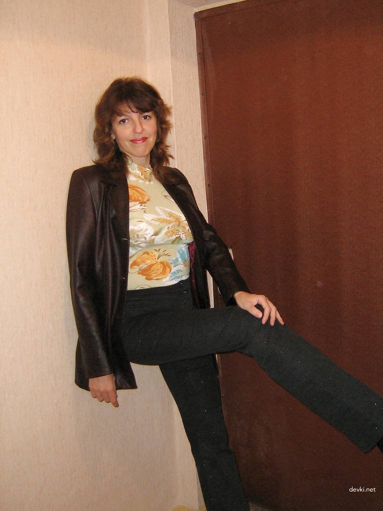 Lustful Amateur Slut Gets Wild in Explicit Porn Photos!